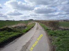 Photo 6x4 The Bottoms  Sharpenhoe Minor road heading north towards Harlin c2016