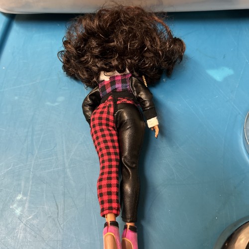 LOL Surprise OMG Doll Winter Chill Camp Cutie With Outfit Shown - Picture 2 of 2