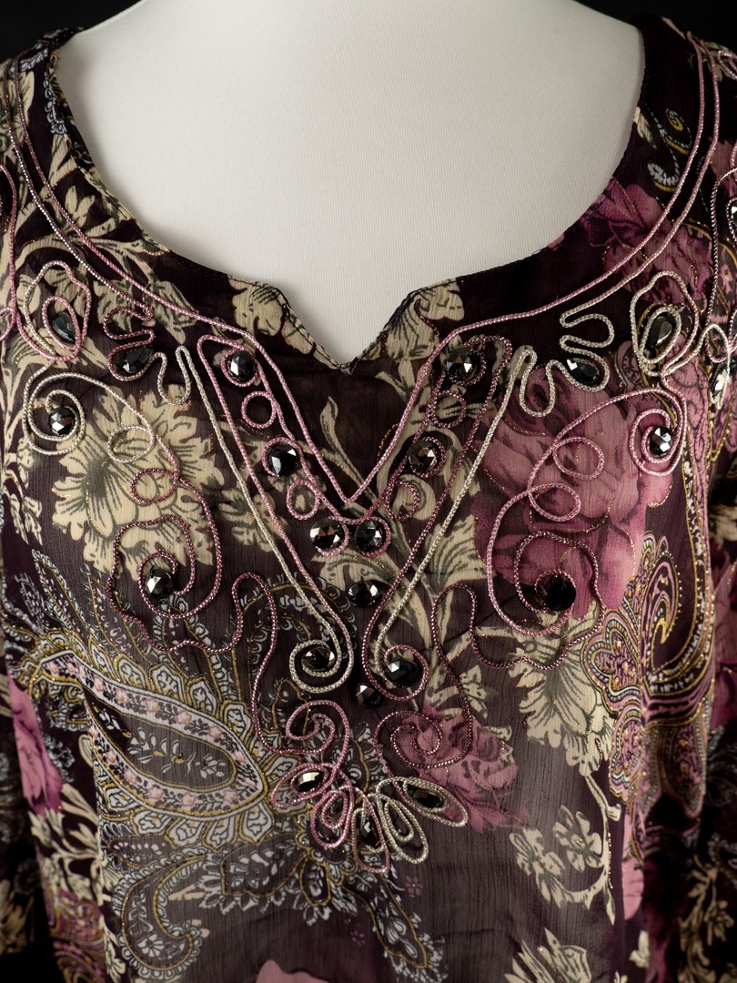 Rijiari Plum Semi Sheer Floral Size M Top Pre-Owned image 3