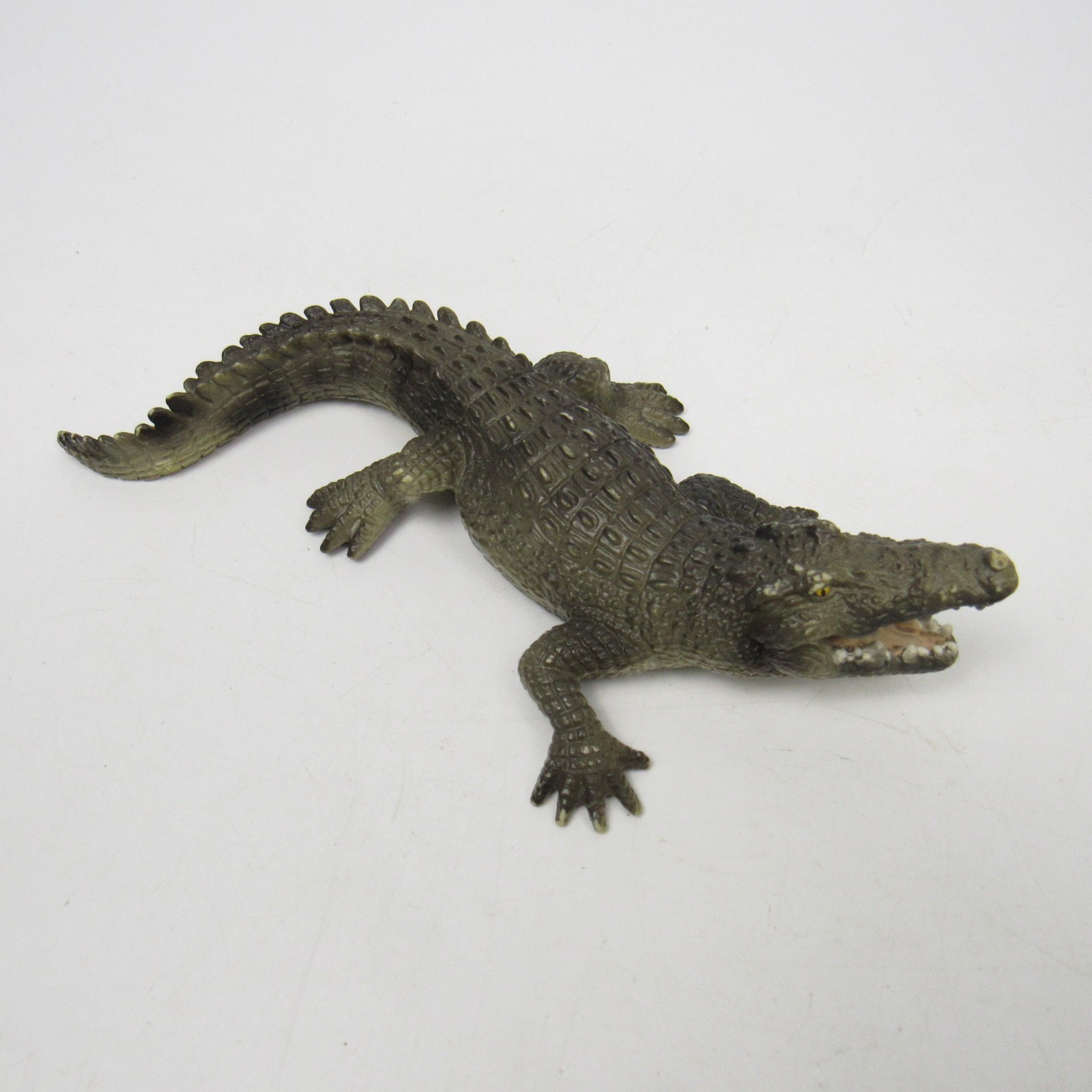 Schleich 2007 Alligator Crocodile Wildlife Animal Retired Swamp Figurine Toy