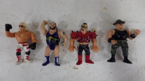 4 x vintage poseable WWE WWF wrestling figures Hasbro Titan sports 1991, 4-1/2" - Foto 1 di 9