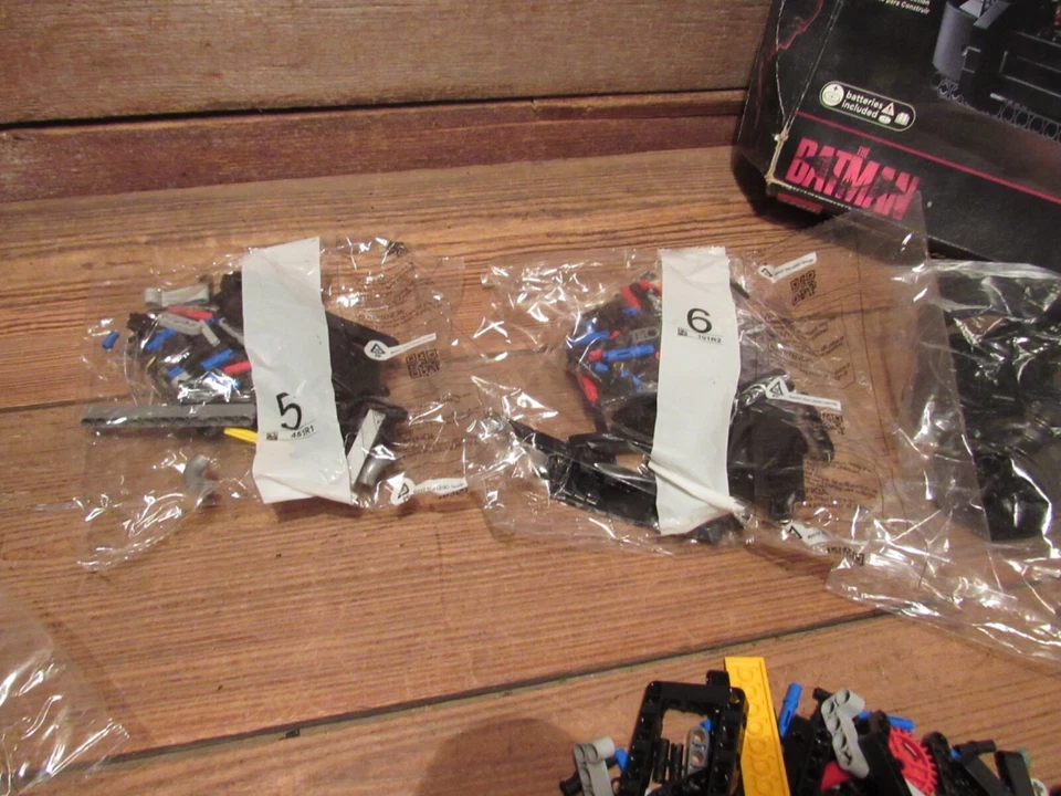 Lego Technic DC Comics the Batman Batmobile 42127 - PARTS! - Image 4 of 4