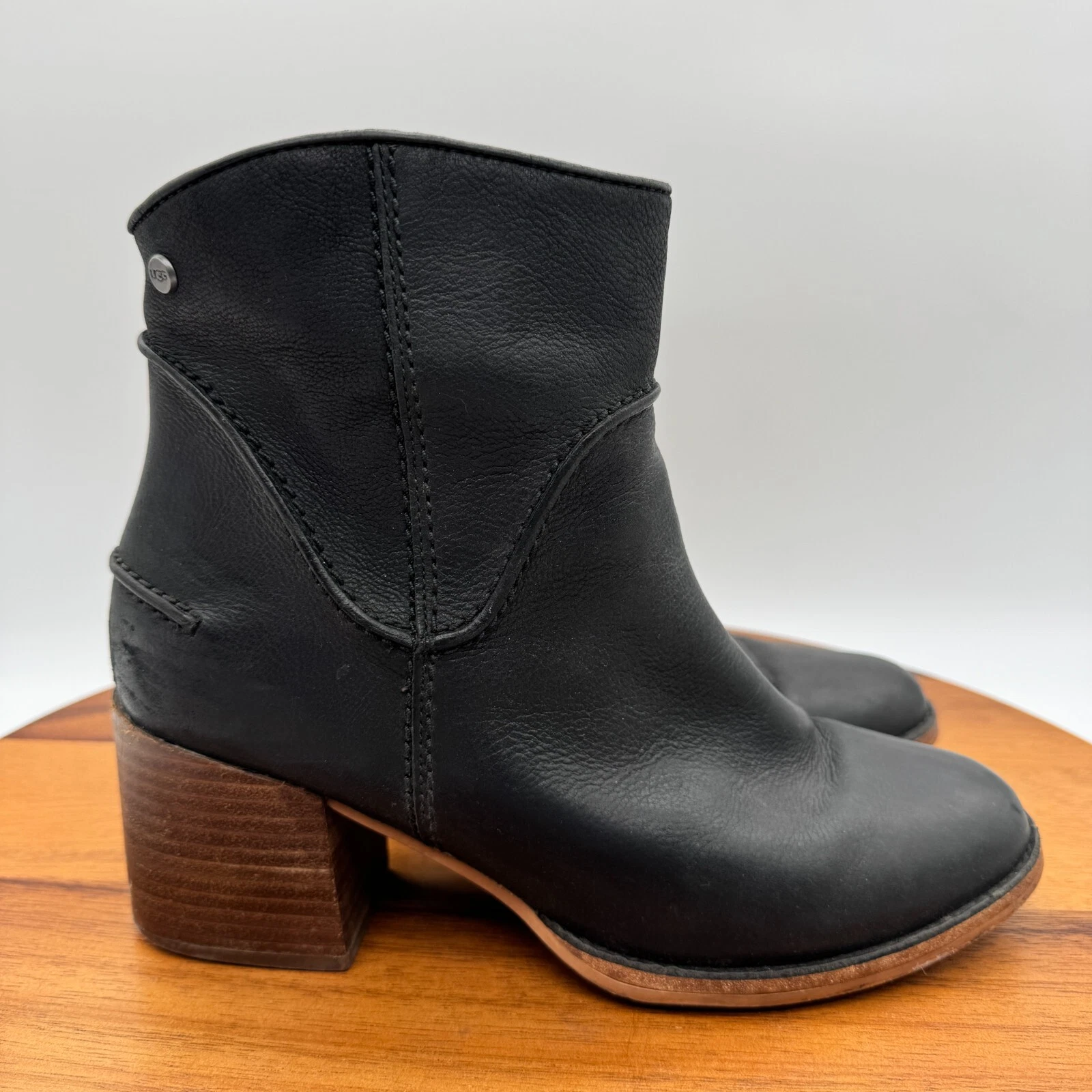 Stivaletti UGG donna 9 Annie neri in pelle con tacco zip laterale casual