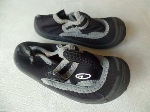 closed toe swim shoes