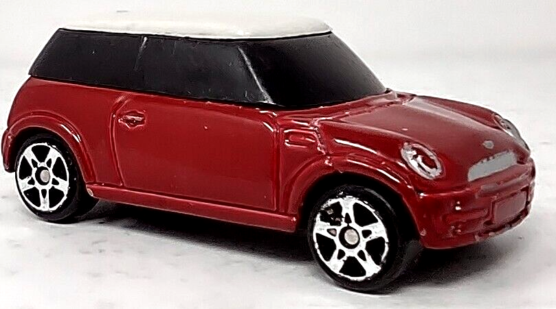 Maisto Mini Cooper Maroon Diecast Maroon With White Roof