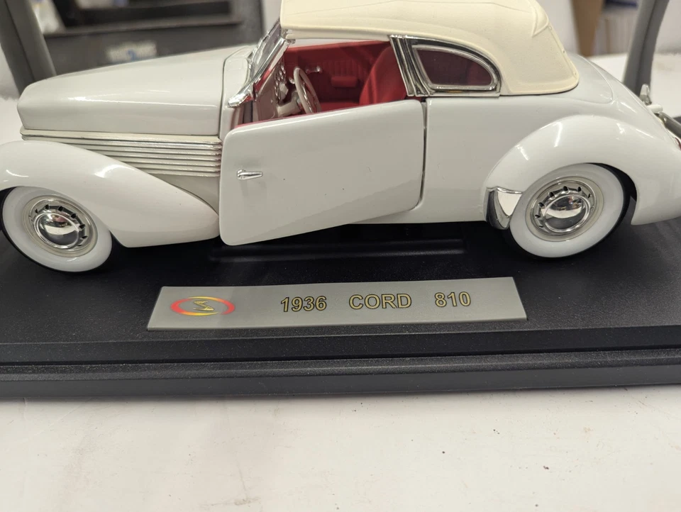 Cord 810 1936 cupé amarillo con tapa crema e interior rojo modelo diecast 1/18 Foto 3 de 4