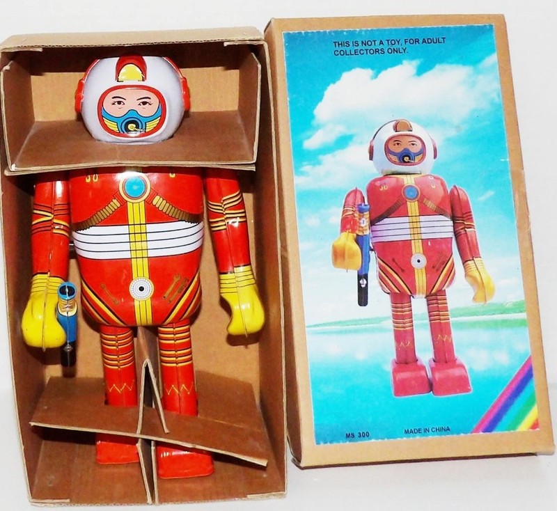 Wind Up Tin Toy ASTRONAUT FIGURINE MS 300 - works