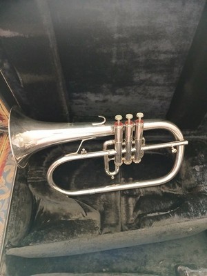 Professional Model Getzen Eterna Flugelhorn with Getzen Case (slides are stuck)