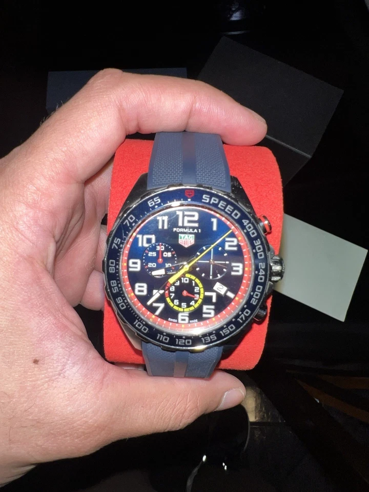 Reloj Tag Heuer Formula 1 Edición Red Bull Foto 2 de 4