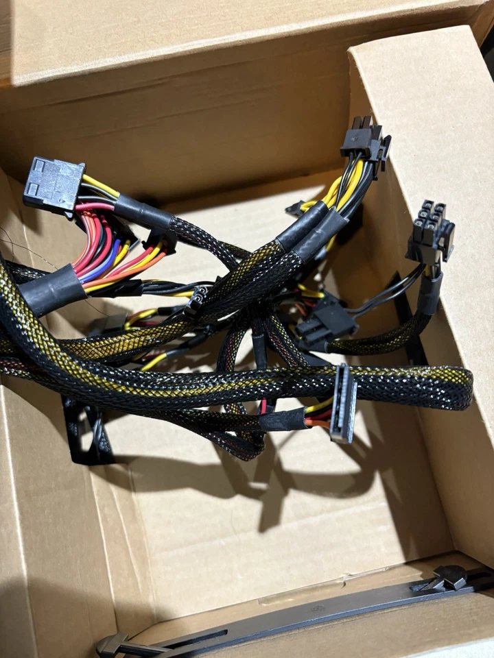 Apevia Prestige Series ATX-PR600W 600W 80 PLUS Gold ATX12V Power Supply - Image 2 of 4