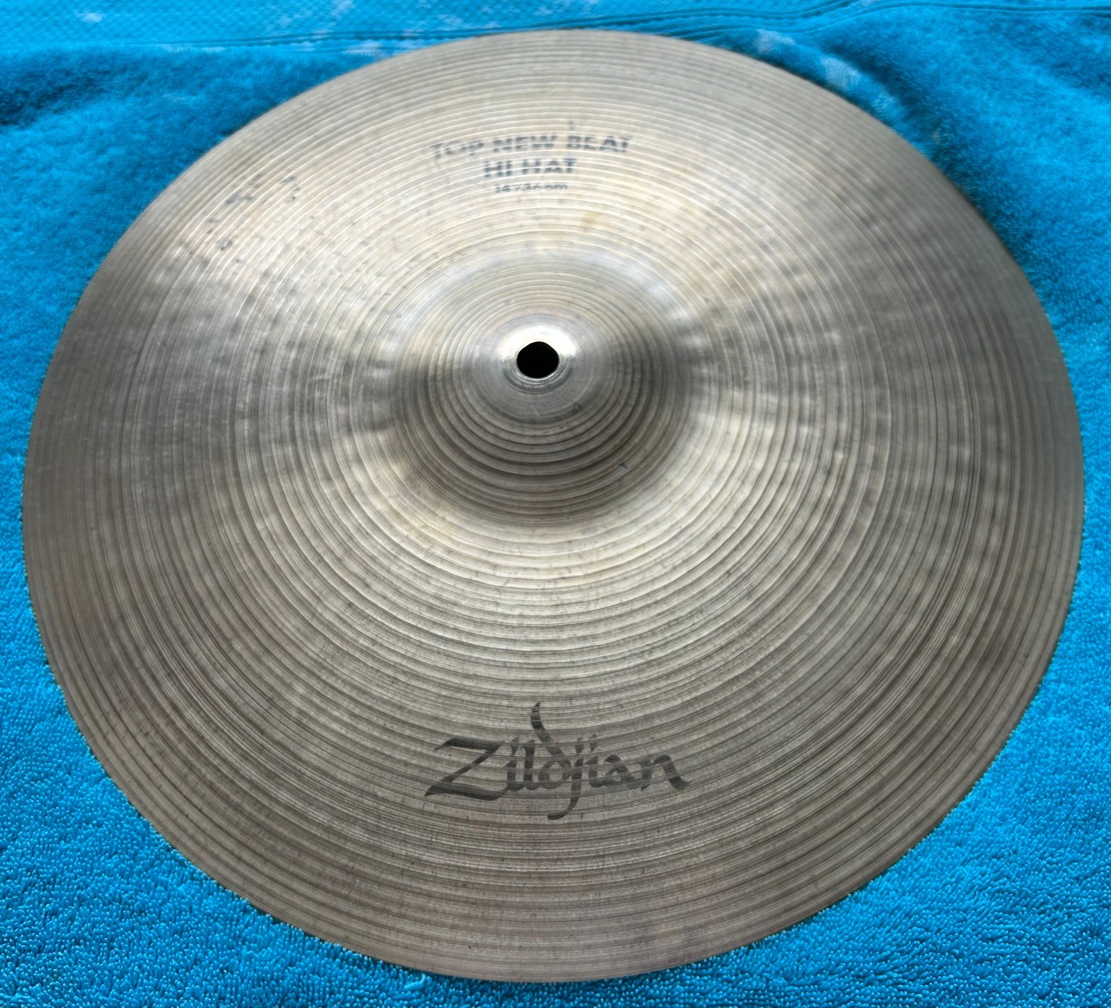 Zildjian New Beat 14 Inch Hi Hat Cymbals, 980 and 1,397 Grams