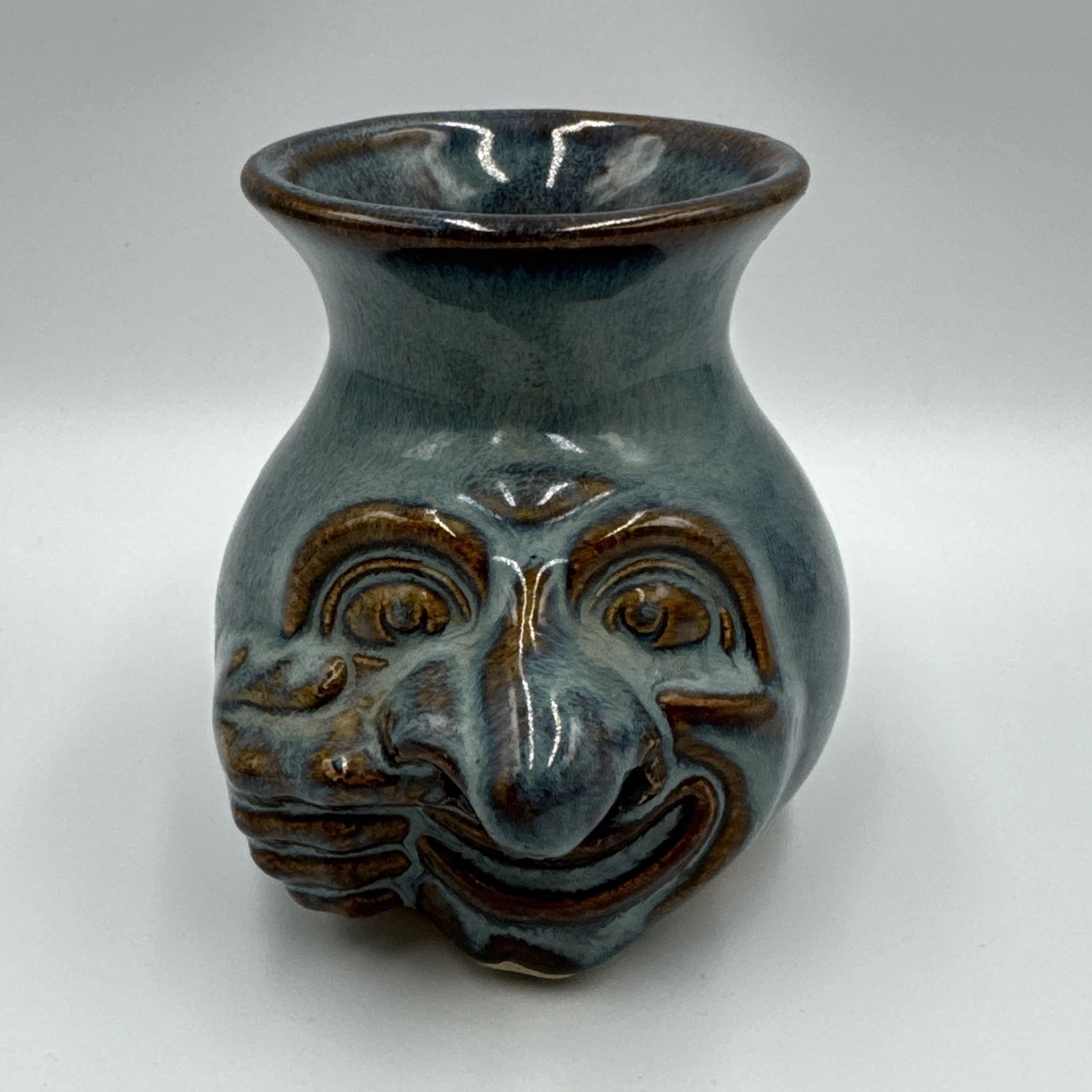 Boogerboy Boris Aaargh Designs 2002 Pottery Blue Brown Kitchy Egg Separator
Opens in a new window or