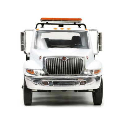 34040) Jada Toys. INTERNATIONAL FLATBED Tow Truck - White COLOR. 1