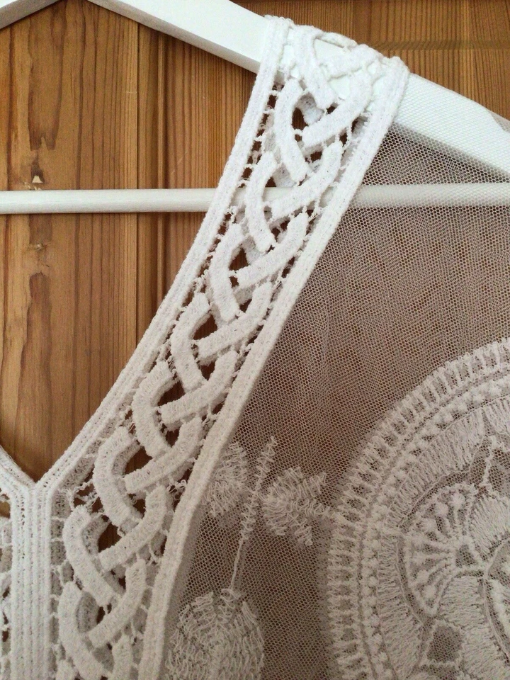 Women’s White Lace Scallop Edge Beach Cover Up One Size 12 14 16 - Image 3 of 4