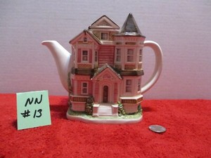 MUSIC BOX TOWNHOUSE TEAPOT
