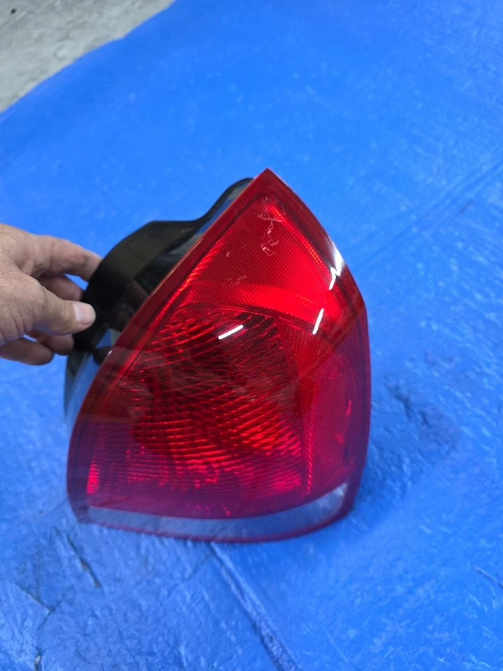 Luz trasera Tyc lado pasajero derecho hyundai elantra 2001-2003 Foto 2 de 4