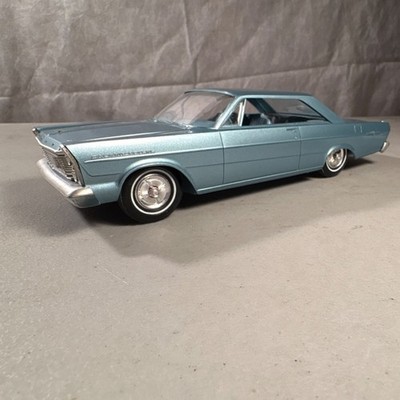 1965 Ford Galaxie 500 Blue Collectible Model Car 1:25 Scale