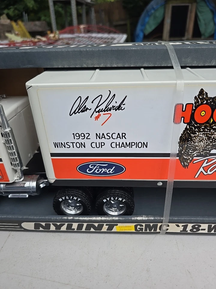1992 Nylint GMC 18 Wheeler Alan Kulwicki #7 Hooters Truck & Trailer Steel NOS - Image 4 of 4
