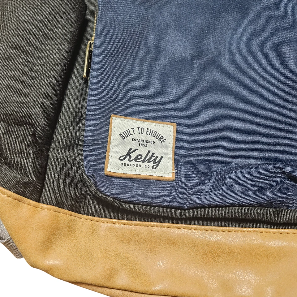 Mochila con solapa Kelty mochila de día 20" x 15" parche con logotipo escuela aire libre informal senderismo Foto 3 de 4