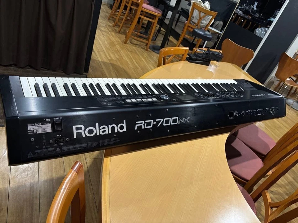 ROLAND RD-700NX DIGITAL STAGE PIANO 88-KEY SUPERB CONDITION W/ PEDALS JAPAN - Image 4 of 4