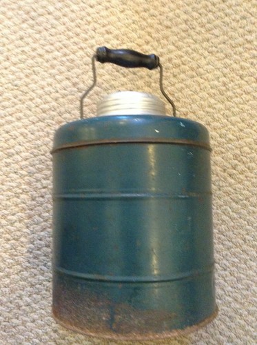 Antico thermos rotondo in metallo - Foto 11 di 12
