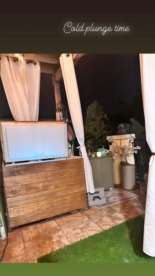 Congelador de pecho Insignia NS-CZ10WH6 10,2 pies cúbicos - blanco CONVERTIDO EN UNA INMERSIÓN EN FRÍO Foto 3 de 4