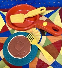 VTG FISHER PRICE Play Food Breakfast POP-UP SKILLET Fun Tikes Kitchen Cooking FM