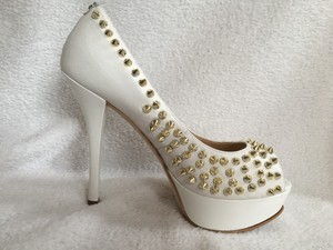 guess white high heels