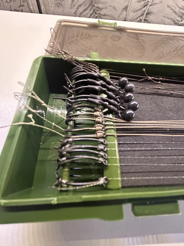 1X PLATAFORMAS DE PESCA DE CARPAS LISTAS PARA USAR MÁS CAJA DE APAREJOS PARA CARPAS VIENE CON 20 APAREJOS ATADOS LISTOS Foto 3 de 4