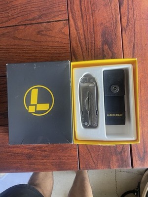 Leatherman Super Tool 300 Multi-Tool w/ Nylon Sheath Case, MPN 831180