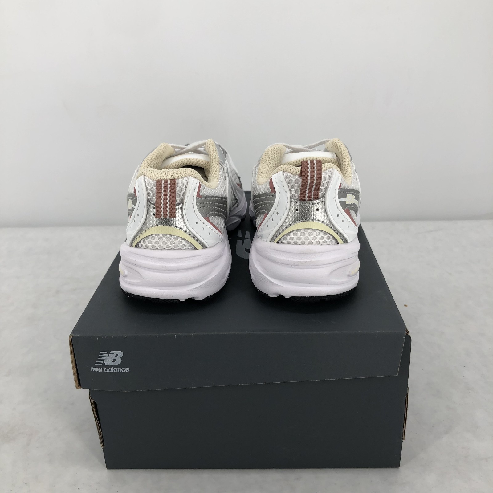 Sneakers New Balance Bianco Beige 530 BUNGEE per Bambini - Taglia 13Y - NUOVE foto 4