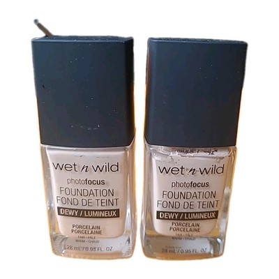 2 Photo Focus Dewy Foundation in Porcelain - Smooth, Flawless Coverage