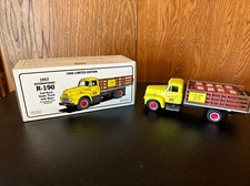 First Gear Kent Feeds International R-190 Stake Truck W/Bags 1/34
