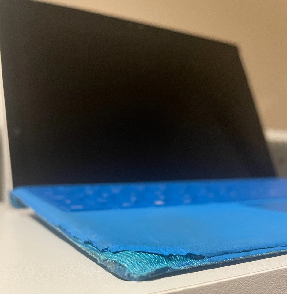 Microsoft Surface Pro 4 1724 12.3" i5 6300U 2.40GHz 8GB RAM 256GB SSD - Image 3 of 4