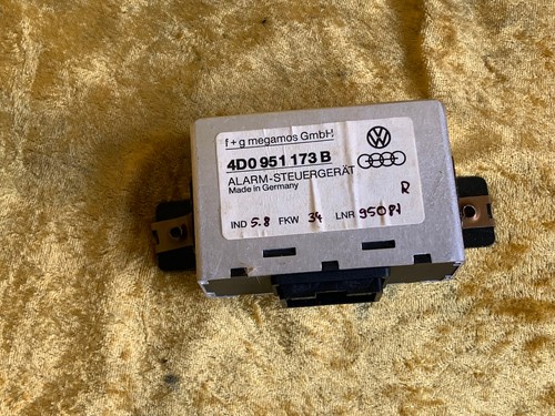 AUDI A4 / B5 Alarm Steuergerät 4B0951173B Original