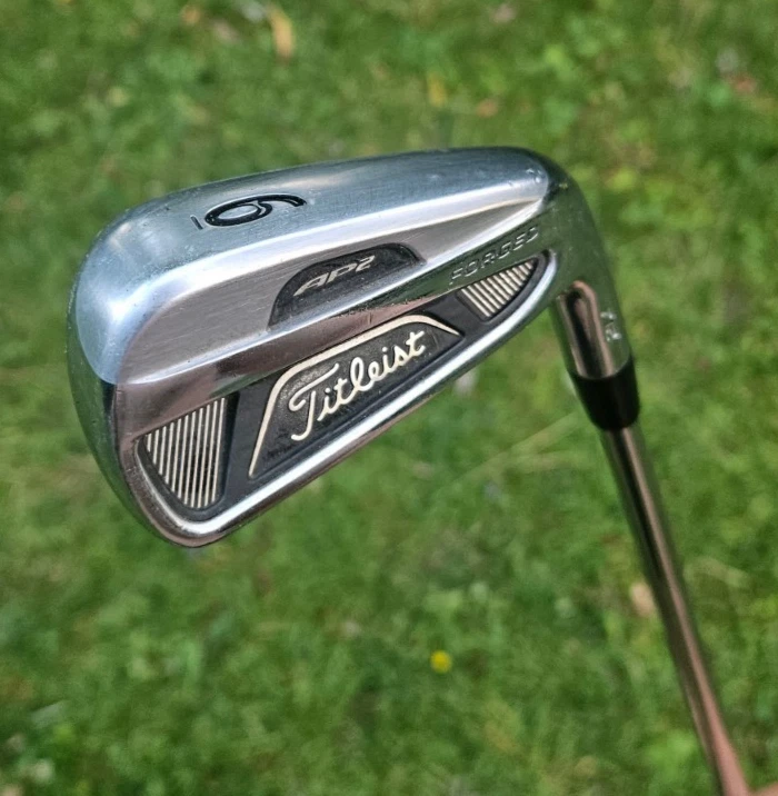 Titleist AP2 712 6er Eisen - Regular+ Shaft - Midsize Griff - Guter Zustand