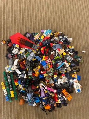 16.41 oz Lego Minifigure Lot of Parts and Accessories - Image 1 of 4