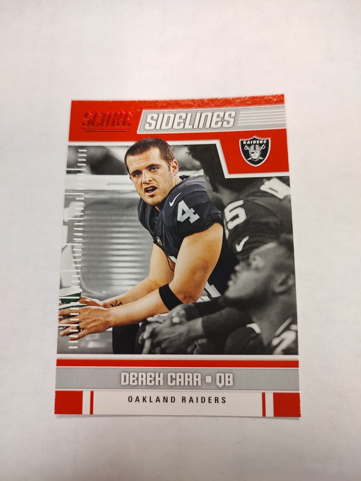 2018 Score Sidelines Red #7 Derek Carr Oakland Raiders (PWE)