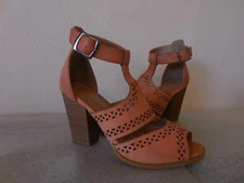 New Sz.6 Restricted Women's Well Known Ankle Strap Heeled Peach Sandal