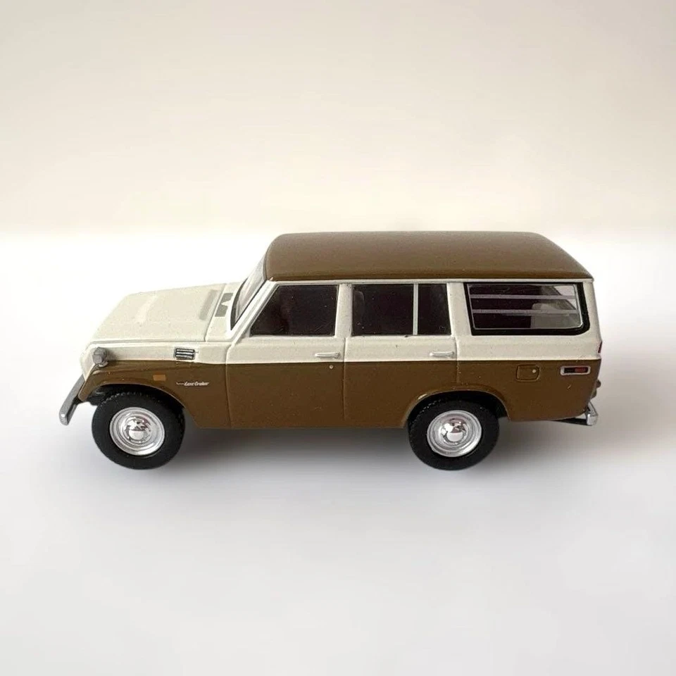 Tomica Limited Vintage Toyota Land Cruiser FJ56V Modello Tomytec Mini Car - Immagine 2 di 4