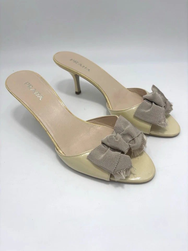 Sandalias Prada amarillas charol toboganes tacón lazo grosgrain talla 39 8,5/9 Foto 3 de 4