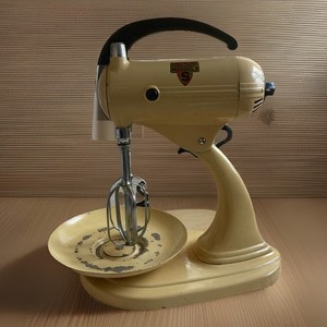 Vintage 1933 MODEL 3 Sunbeam Automatic Mixmaster -Deco Yellow W/ Black Bakelite