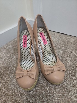 Betsey Johnson Maggi Nude Leather Bow Heels Floral Sole Size 8.5