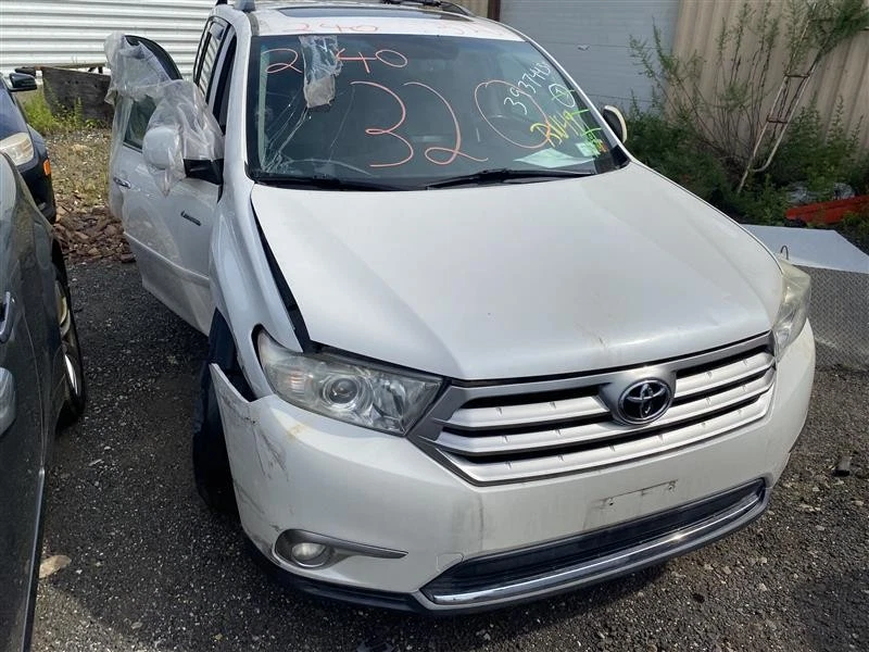 PLASTIC ENGINE COVER Toyota Highlander 2011 11 1359328 - Image 3 of 4