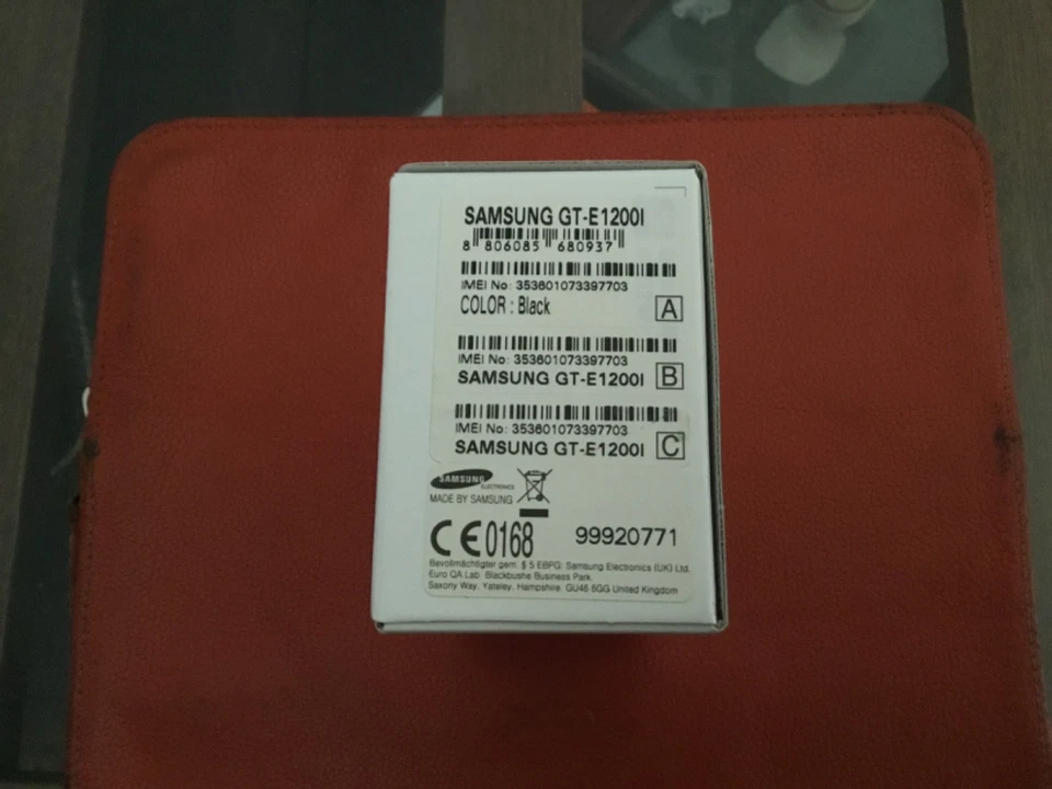 TELEPHONE PORTABLE SAMSUNG KEYSTONE 2 GT E1200 I EN BOITE SCELLEE JAMAIS OUVERTE - Photo 2/4