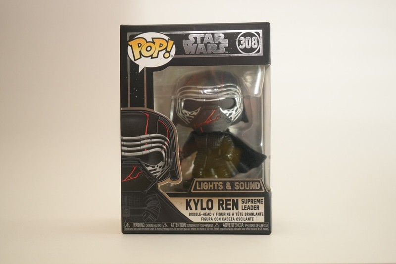 Funko Pop! Vinyl: Star Wars - Kylo Ren Supreme Leader #308