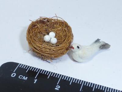 1:12 handgefertigter Vogel mit Nest & Eiern b3 Gartenzubehör