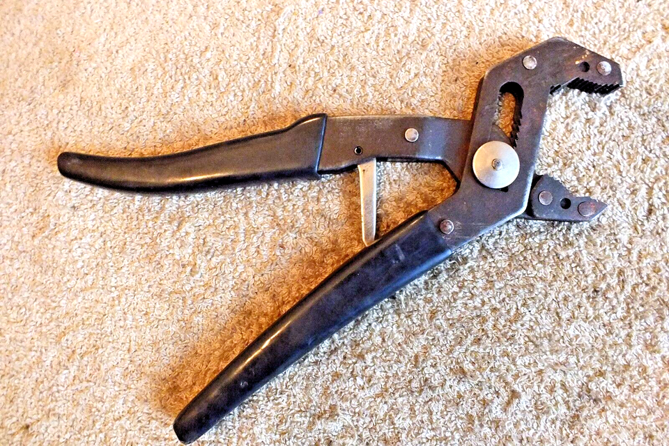 CRAFTSMAN PROFESSIONAL ROBO GRIP 9" SELF ADJUSTING PLIERS MADE IN USA