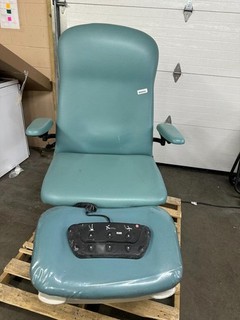 Midmark 647 002 Podiatry Chair (CBRX2 26 1088)