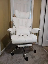 Reclining Gaming Desk Chair: White w/Lumbar Pillow and Foot-rest, V. Good Cond